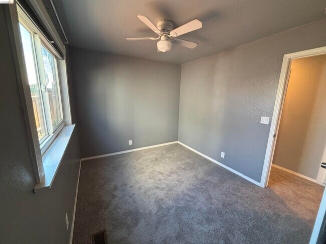 Building Photo - 5250 Riverlake Rd