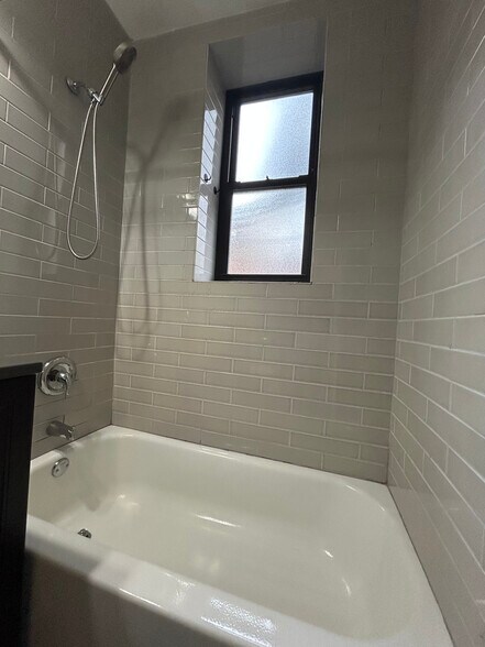 Building Photo - 1128 Maple Ave