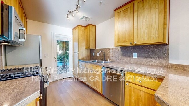 Building Photo - 120 Treadway Ct