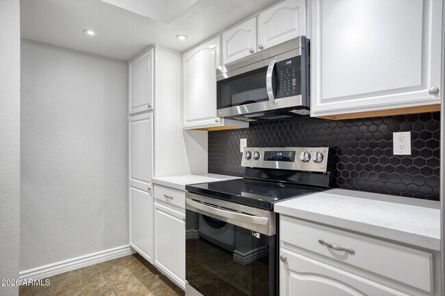 Building Photo - 10444 N 69th St
