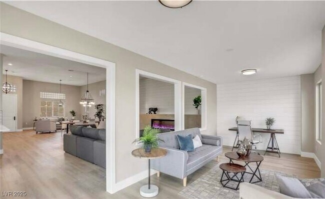 Building Photo - 2608 Desert Sands Dr