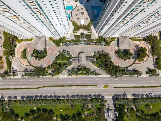 Building Photo - 16051 Collins Ave