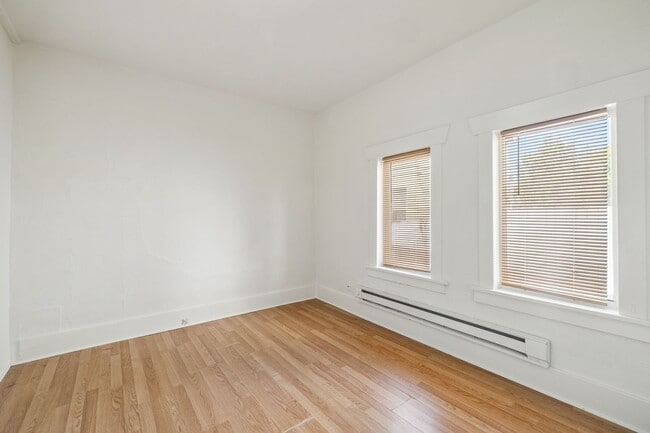 Building Photo - Northgate/Roosevelt Three Bedroom Rambler