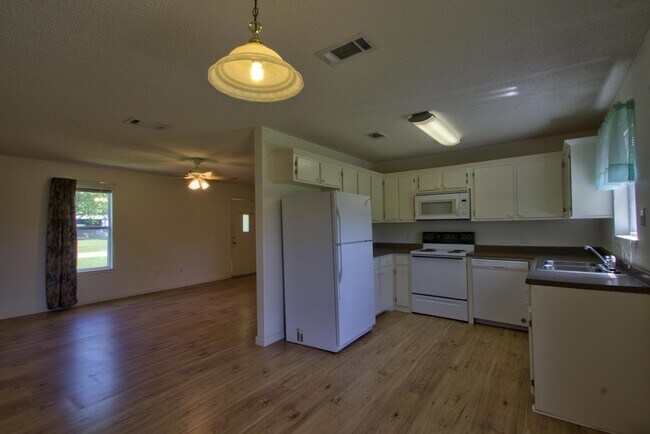 Building Photo - 124 S Burgess Rd