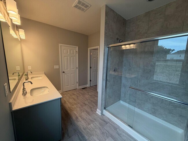 Building Photo - 9630 Lennon Ln