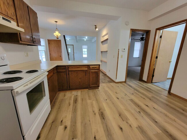 Building Photo - 322 1/2-316-312 W Columbia St