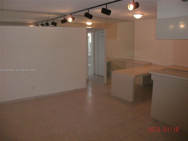 Building Photo - 2700 NE 135th St