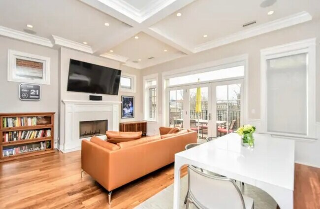 Building Photo - 1124 W Wrightwood Ave