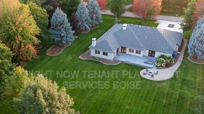 Building Photo - 1646 N Chaucer Way