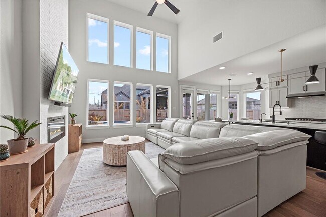 Building Photo - 30155 Gold Finch Pl