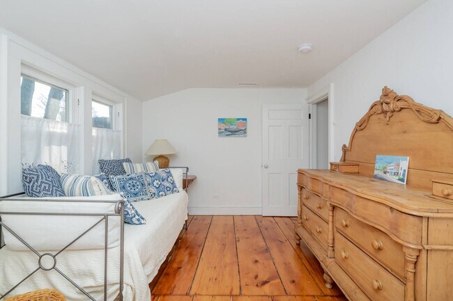 Building Photo - 19 Concord St