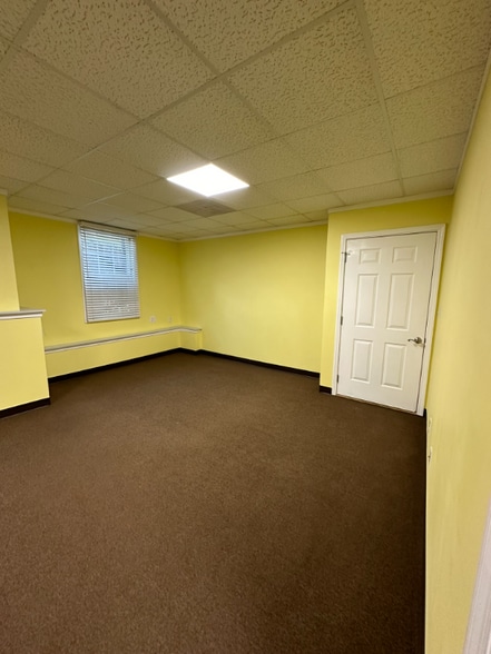 Building Photo - 1675 Old Nelson Rd