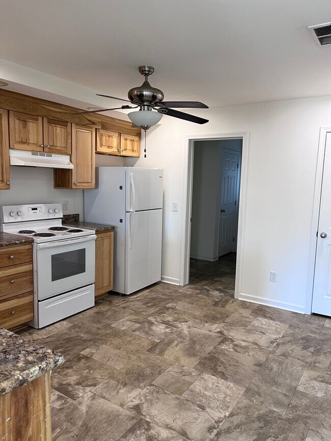 Building Photo - 1014 Aileen Cir