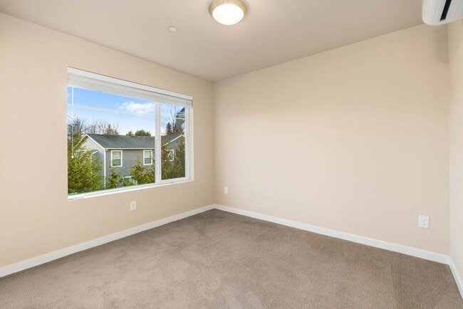 Building Photo - 4326 NE 3rd St