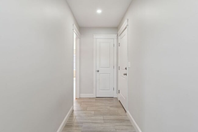 Building Photo - 2 Lodge Dr