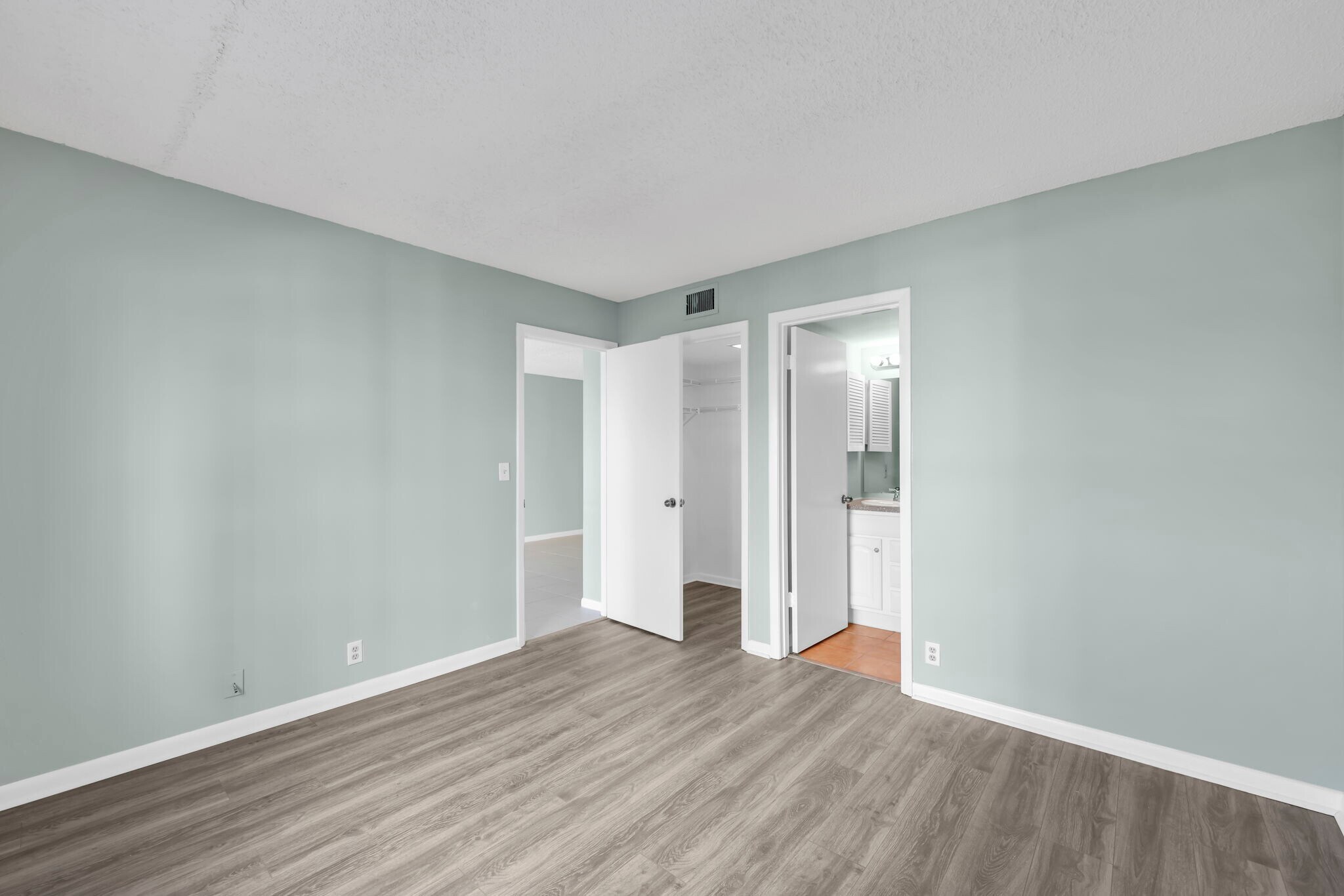 Master suite - 2885 Palm Beach Blvd