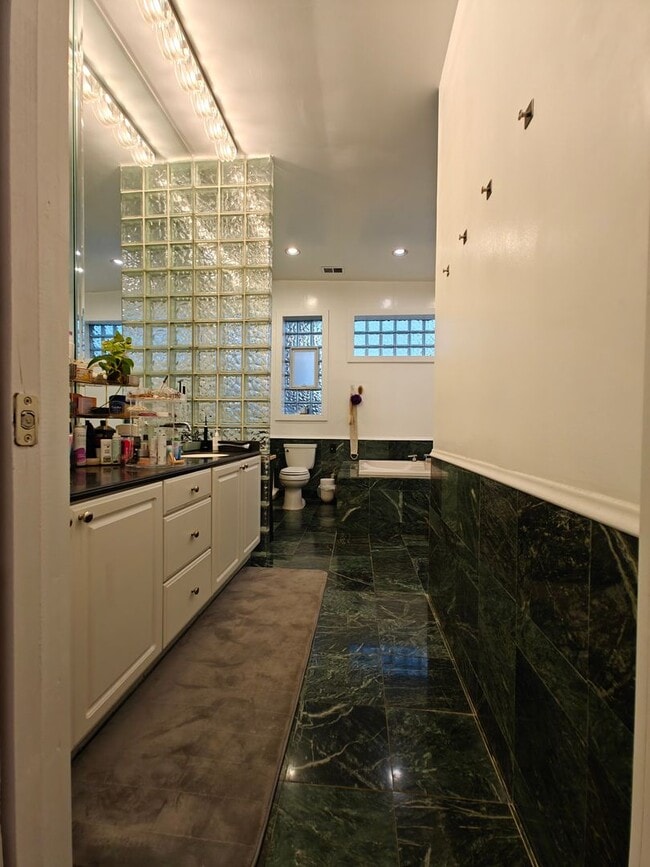 Building Photo - BEAUTIFUL 3BD/3BTH single family home for rent!