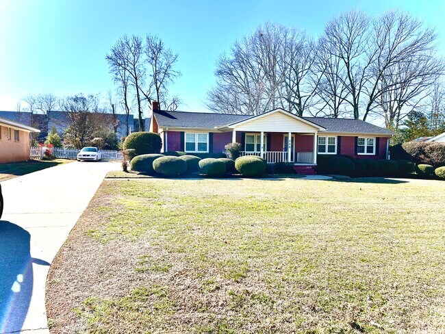 Building Photo - 208 Dalewood Dr