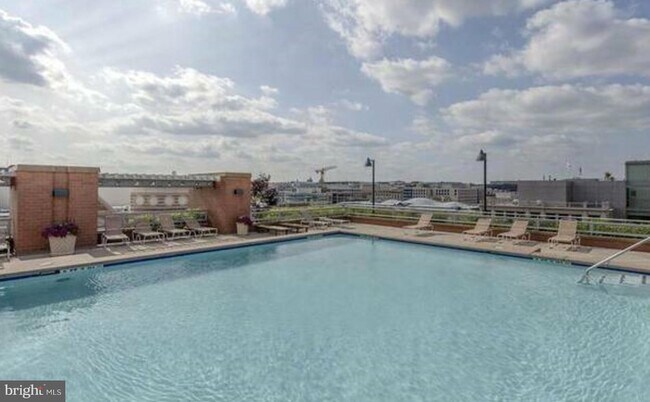 Building Photo - 616 E Street NW Unit 1020