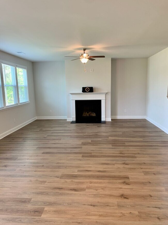 Building Photo - 600 Cunninghame Ct