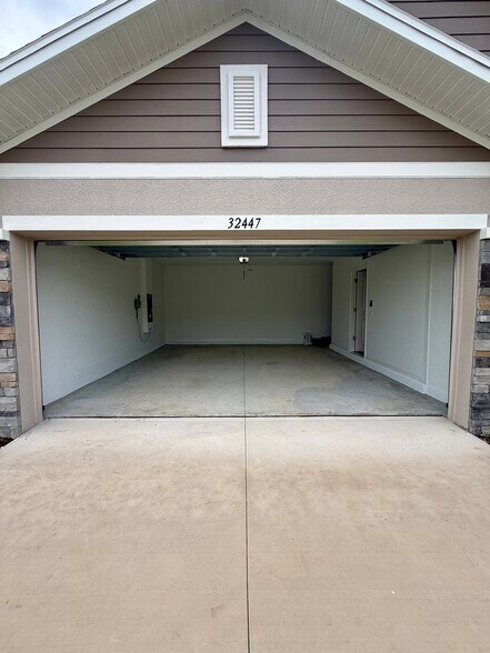Building Photo - 32447 Weathered Oak Dr