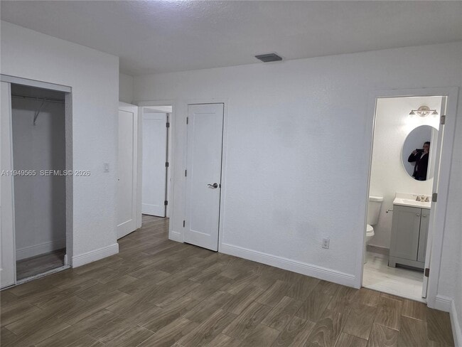 Building Photo - 1191 W 53rd Terrace