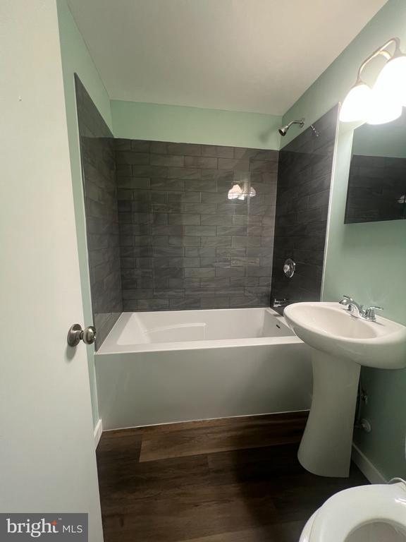 Building Photo - 3520 Loren Dr