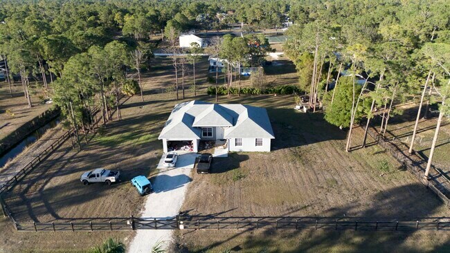 Building Photo - 17225 78th Rd N
