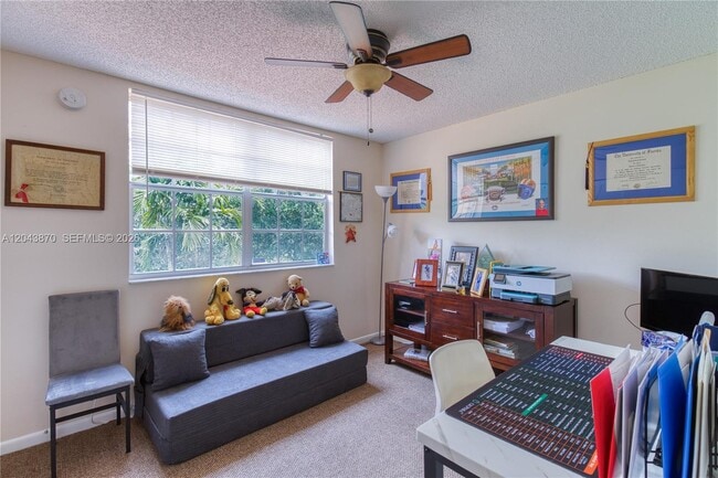 Building Photo - 11415 Lakeview Dr