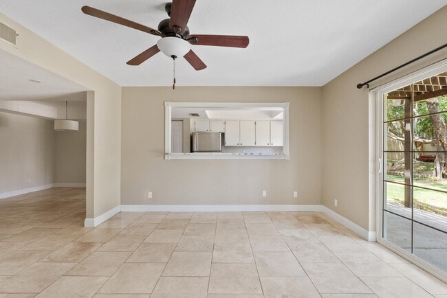 Building Photo - 2232 W Lindner Ave