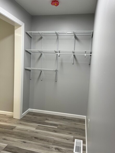 Building Photo - 324 Front St