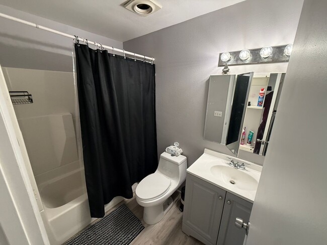 Building Photo - Desirable 3 bedroom/2 bath rambler located in Marysville