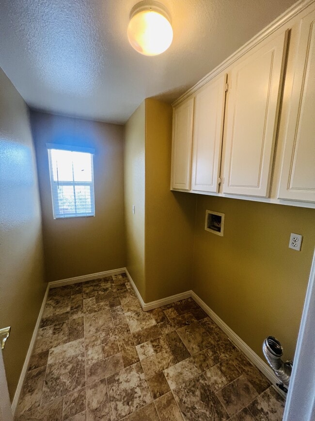 Building Photo - 32382 Gardenvail Dr