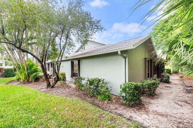 Building Photo - 6809 SE Yorktown Dr