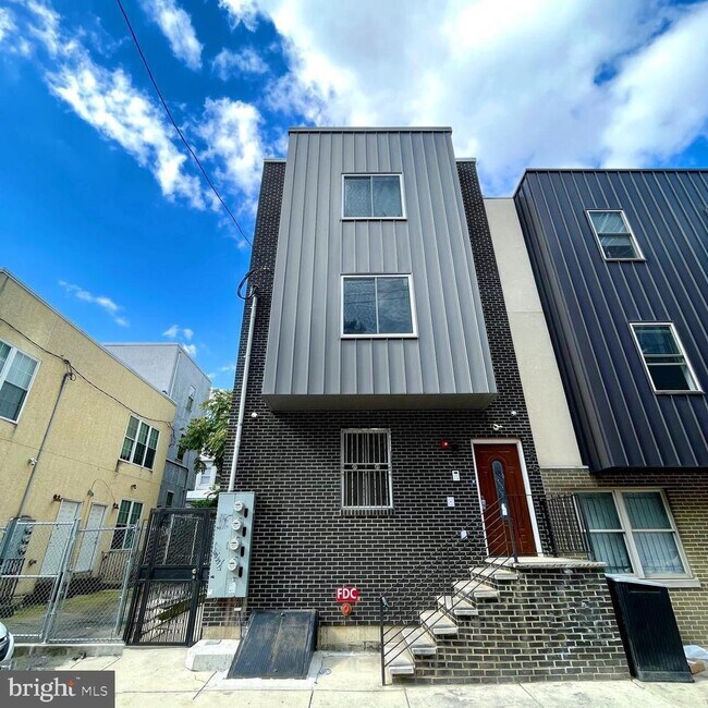 Building Photo - 1306-8 N Carlisle St