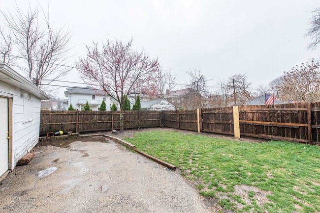 Building Photo - 415 W Ridgeland Ave