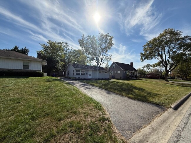 Building Photo - 2557 Bristol Rd