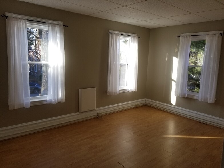 Living room with afternoon light - 301 S West End Ave