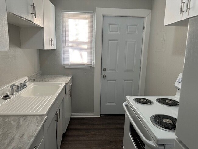 Building Photo - 614-620 S Hunter St