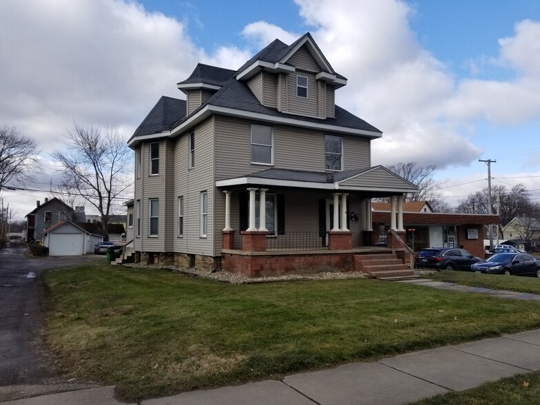 Building Photo - 1015 S Arch Ave