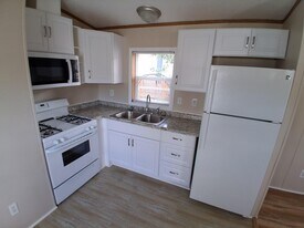 Building Photo - 13 Krista Ln