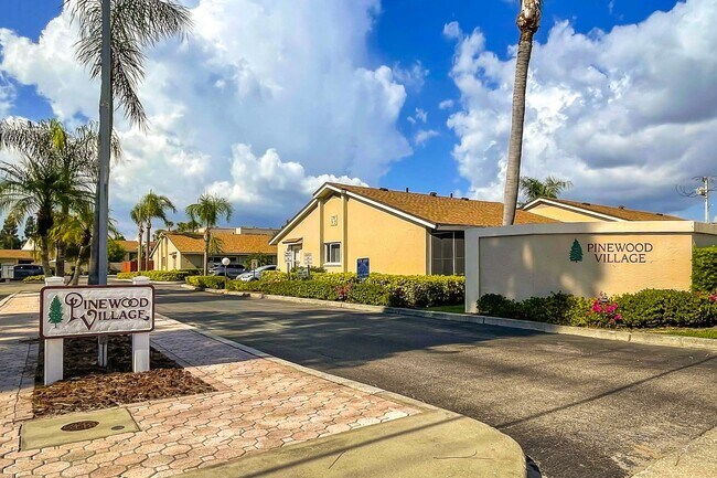 Building Photo - Conveniently located Unfurnished 2-bed, 2-...