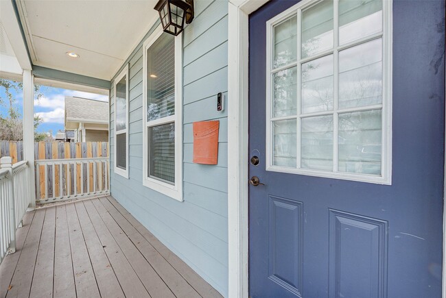 Building Photo - 921 Kern St