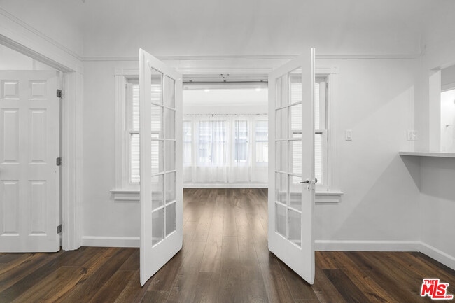 Building Photo - 369 S Virgil Ave