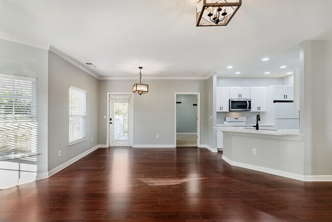 Building Photo - Wonderful 2 bedroom 2 bath Condo End Unit ...