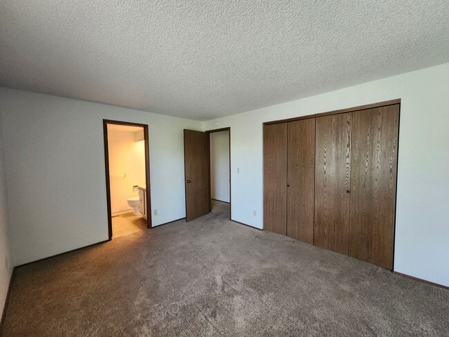 Building Photo - Spacious One Level 4 Bedroom, All New Kitchen Appliances, Landscaping Included!