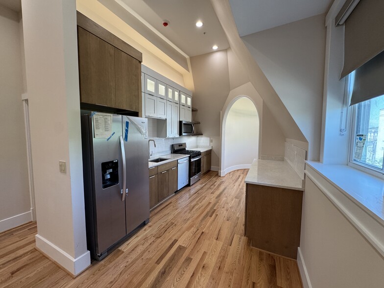 Kitchen - 2031 Maryland Ave