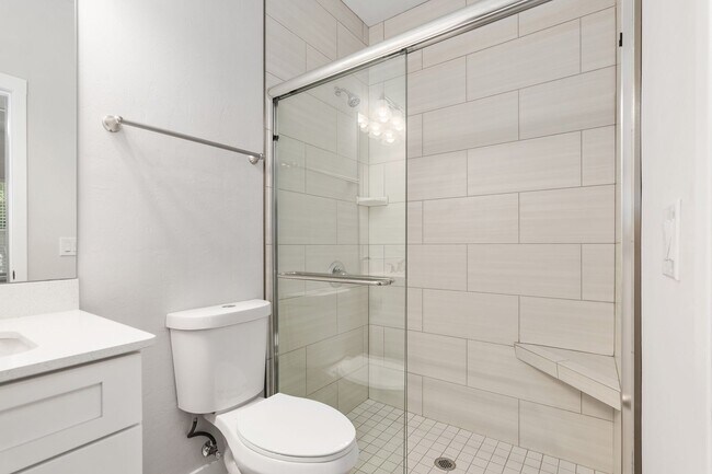 Building Photo - Spacious 3 Bedroom Home in Downtown Gainesville