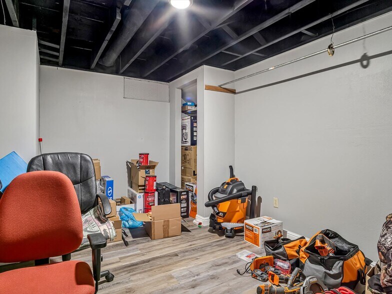 Building Photo - 3660 Wanda Rd