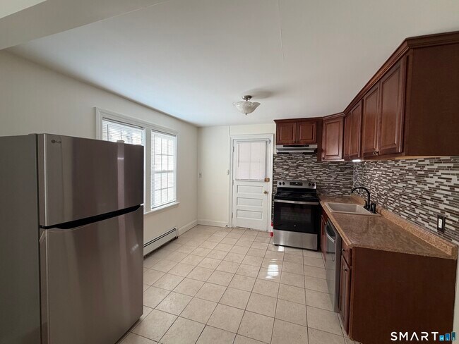 Building Photo - 535 Chase Ave